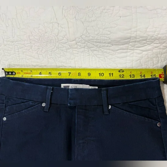 Levi's / Women’s/ Dark Blue Pencil Skirt , size 6/28, stretch. - Picture 7 of 10